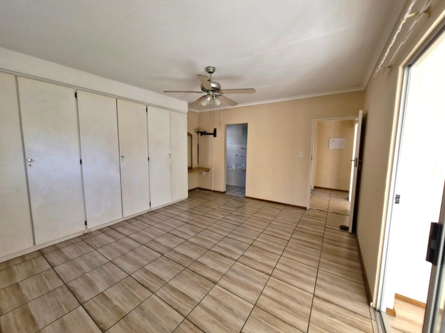 To Let 2 Bedroom Property for Rent in Meerhof North West